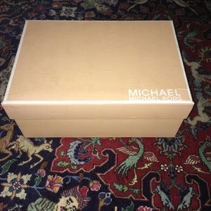 🔥Michael Michael Kors box 📦🔥